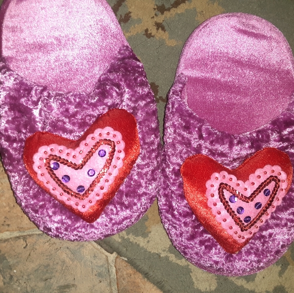 Beautiful  comfy house slippers - Picture 1 of 4